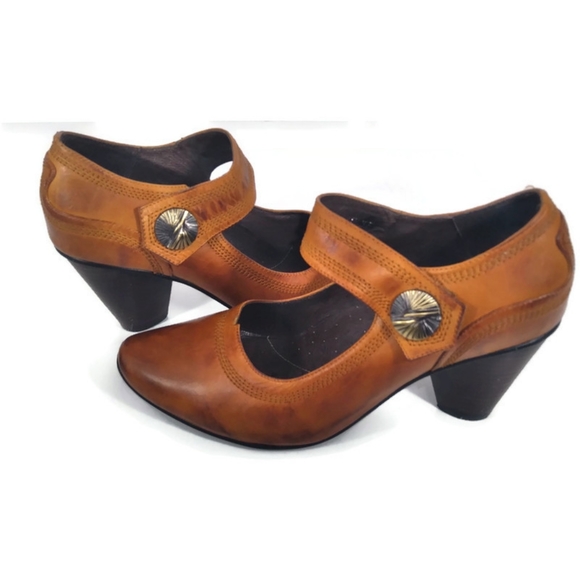 Spring Step Shoes - Spring Step distressed Mary Janes 37 EUR
